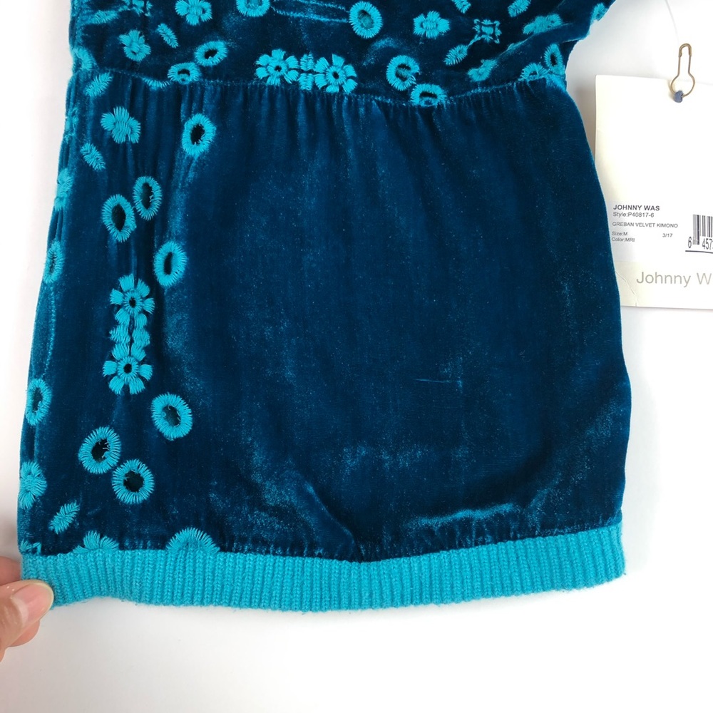 Johnny Was Greban Velvet Kimono Wrap in MRI - Picture 15 of 15